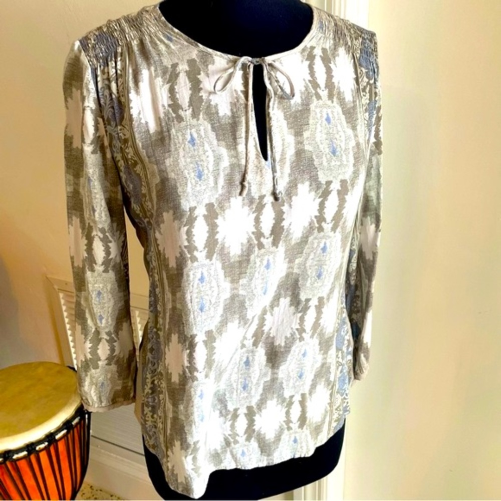 Anthropologie Crosby Gray 3/4 Sleeve Rayon Print pullover Top! Like new! Medium